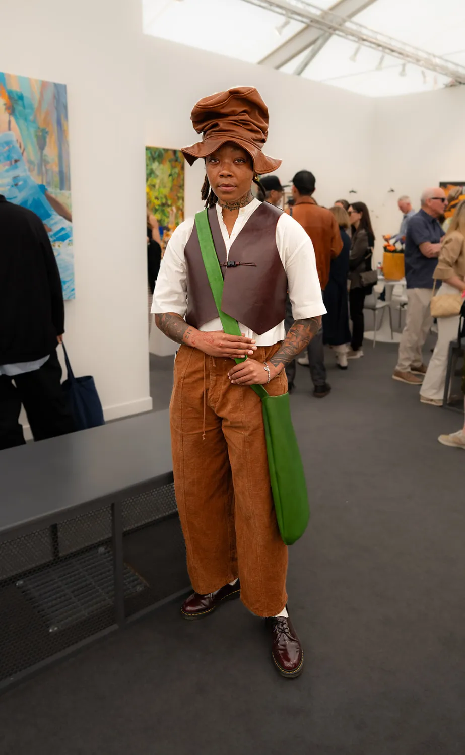 फिल्म निर्माता और कलाकार क्या लू मेक्सिको सिटी में लू बेजर की चमड़े की टोपी पहनते हैं।