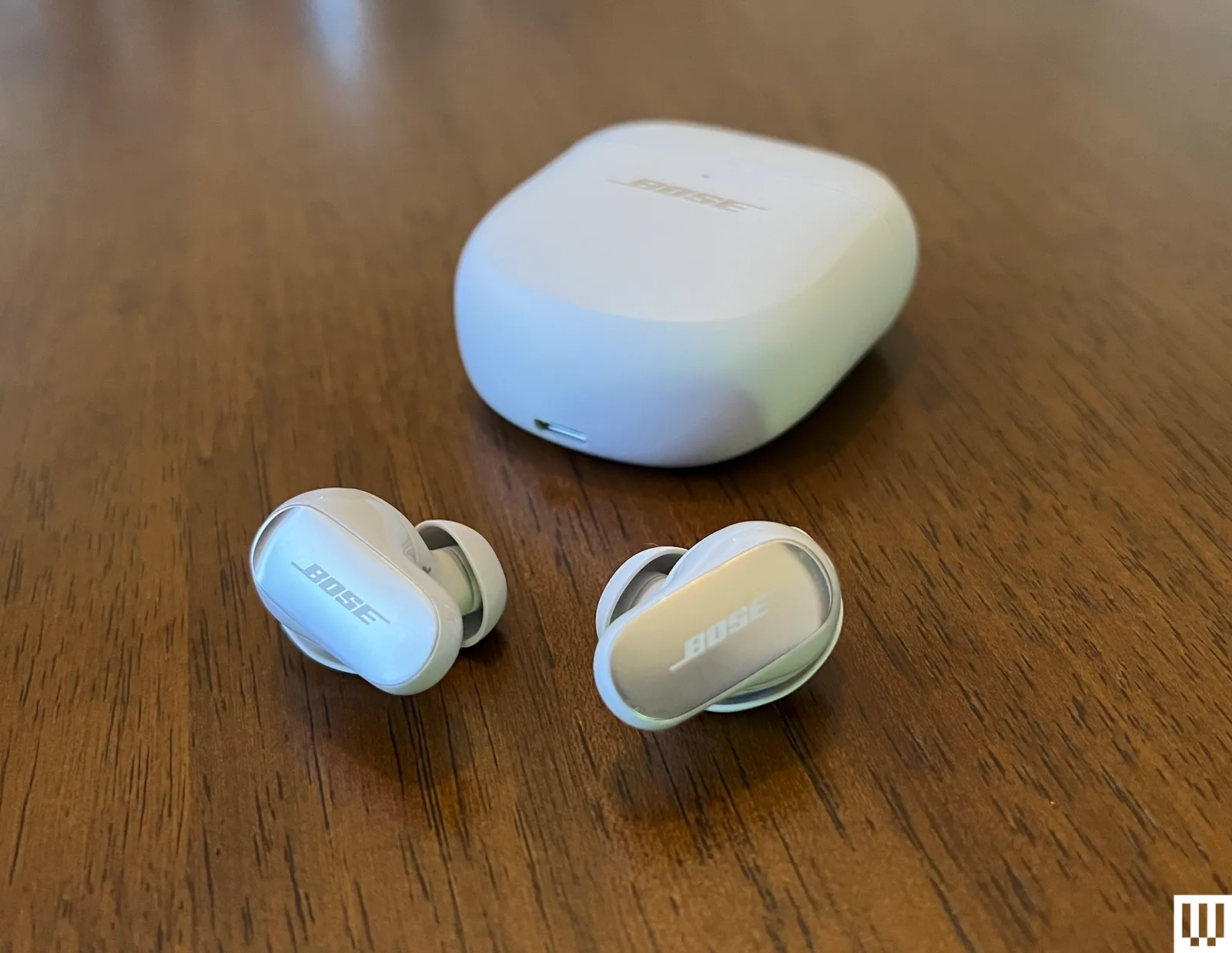 छवि में इलेक्ट्रॉनिक्स टेप कंप्यूटर हार्डवेयर हार्डवेयर और माउस हो सकता है