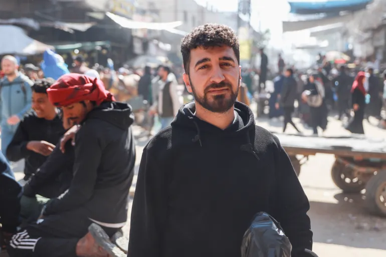 मोहम्मद दाहर ने भंडारण न करने का फैसला किया और कहा कि वह इजरायली क्रॉसिंगों के बार-बार बंद होने से थक गया है, खासकर वे जो पिछले साल रमजान के दौरान बंद हुए थे (अब्देलहाकिम अबू रियाश/ अल जज़ीरा)