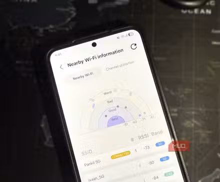 सैमसंग फ़ोन आस-पास के वाई-फ़ाई नेटवर्क दिखा रहा है