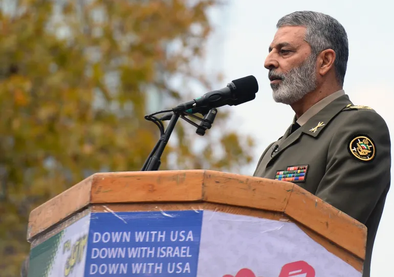 तेहरान, ईरान - फाइल: 11 नवंबर, 2019 की एक फाइल फोटो में ईरान के सशस्त्र बलों के चीफ ऑफ स्टाफ, मेजर जनरल अब्दोलरहीम मौसवी को ईरान के तेहरान में संयुक्त राज्य अमेरिका, इज़राइल और सऊदी अरब के खिलाफ विरोध प्रदर्शन के दौरान भीड़ को संबोधित करते हुए दिखाया गया है। (फतेमेह बहरामी - अनादोलु एजेंसी)