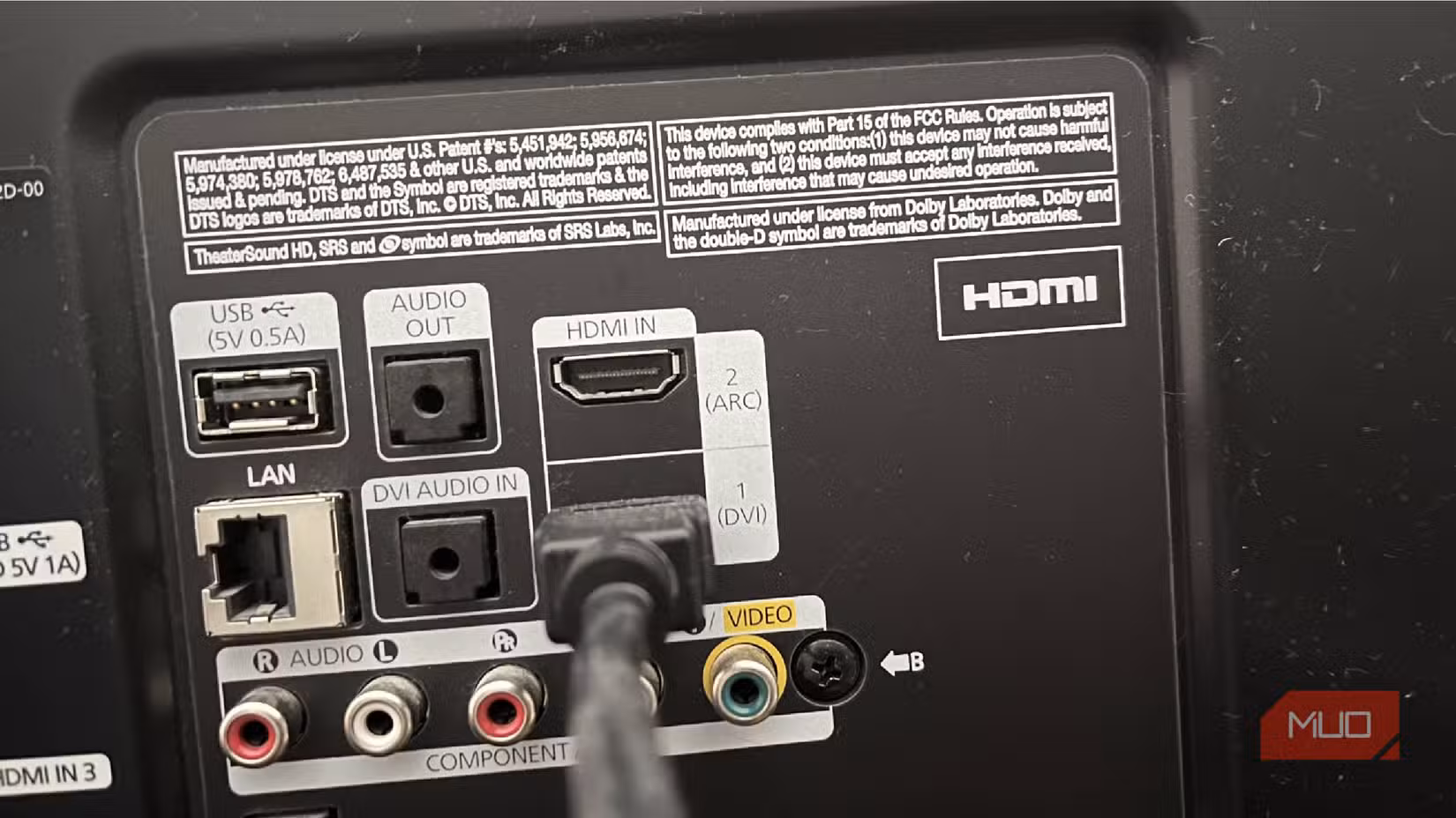 एचडीएमआई एआरसी के साथ सैमसंग टीवी के पीछे