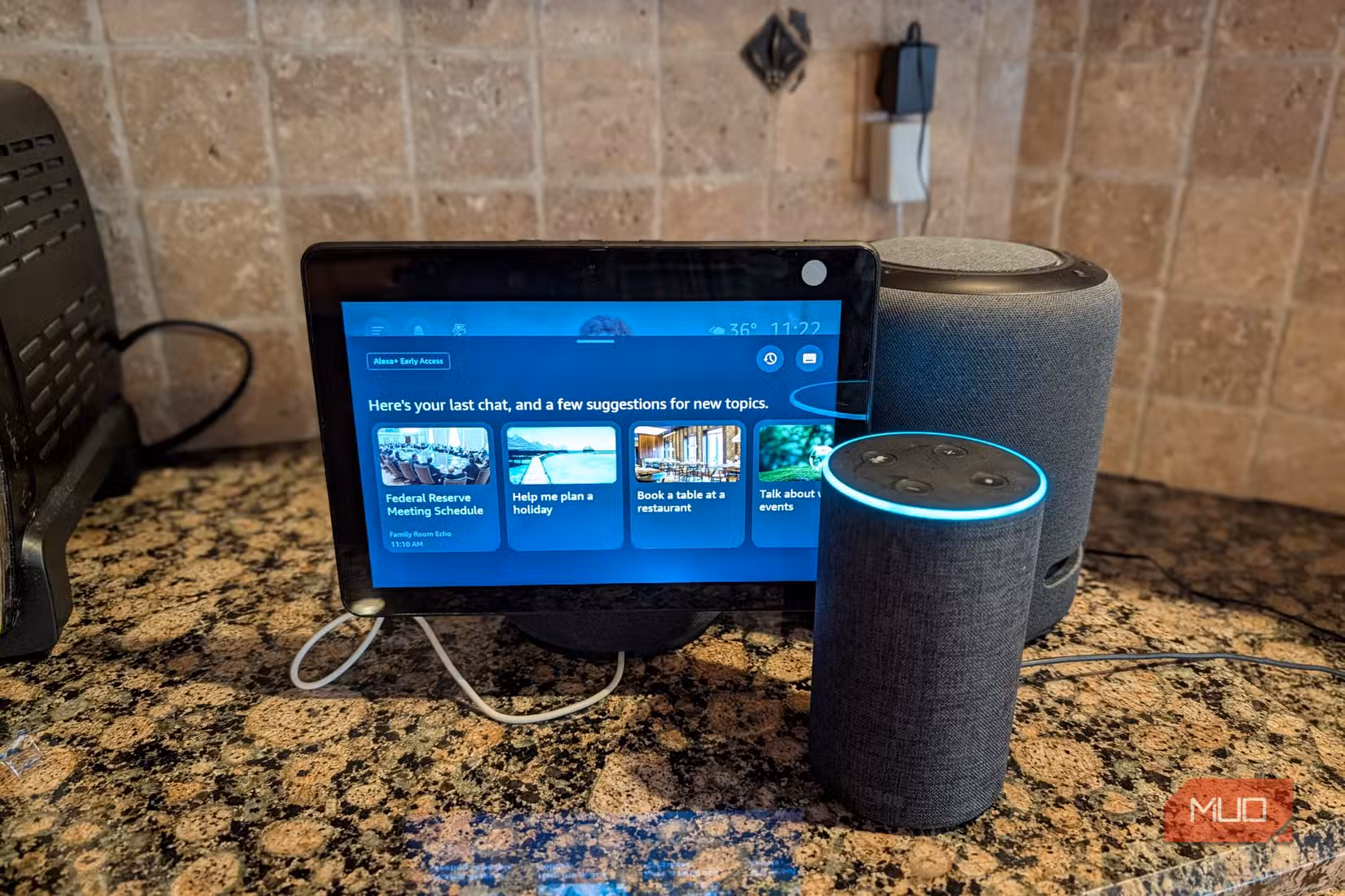 रसोई में अमेज़न इको डिवाइस