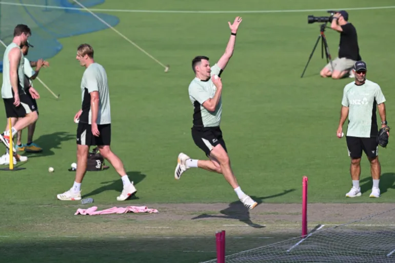 न्यूजीलैंड के जैकब डफी (सी) 3 मार्च, 2026 को कोलकाता के ईडन गार्डन में दक्षिण अफ्रीका के खिलाफ 2026 आईसीसी पुरुष टी20 क्रिकेट विश्व कप सेमीफाइनल की पूर्व संध्या पर एक प्रशिक्षण सत्र में भाग लेते हैं। (फोटो अरुण शंकर / एएफपी द्वारा)