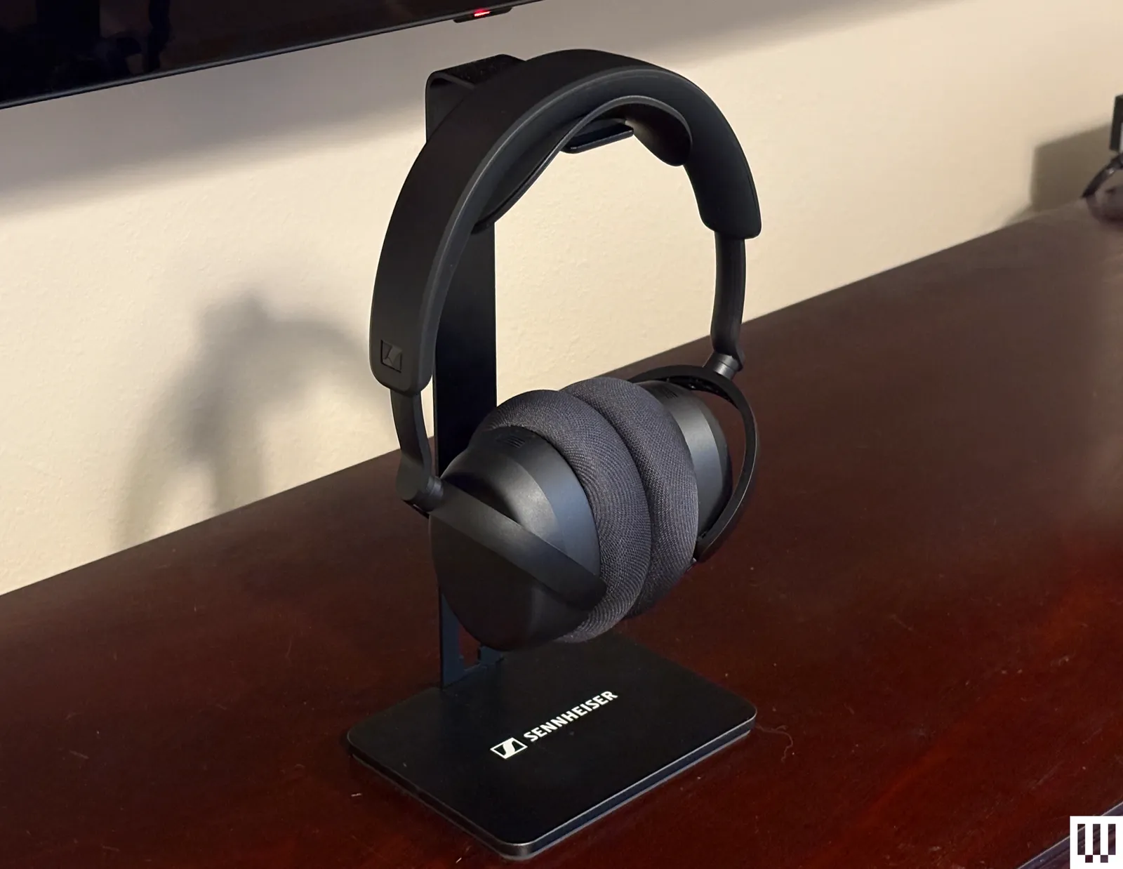 छवि में इलेक्ट्रॉनिक्स और हेडफ़ोन हो सकते हैं