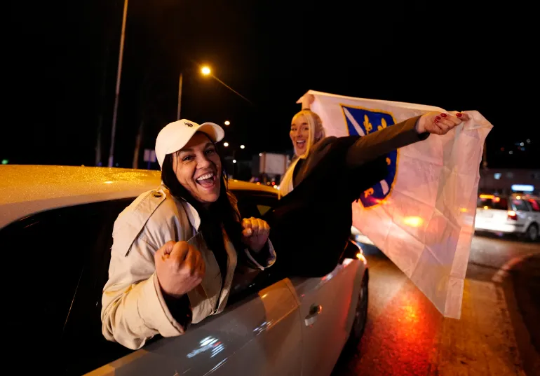 Soccer Soccer - FIFA World Cup - UEFA Qualifying - Finals - Bosnia and Herzegovina v Italy - Zenica, Bosnia and Herzegovina - April 1, 2026 Bosnia and Herzegovina fans celebrate from a car after qualifying for the FIFA World Cup outside the stadium REUTERS/Matteo Ciambelli