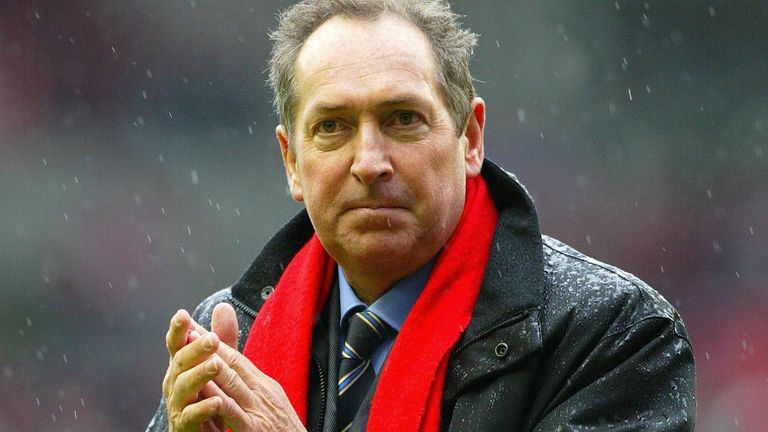 Gerrard Houllier applauds the fans after Liverpool's league match against Manchester City at Anfield in 2003