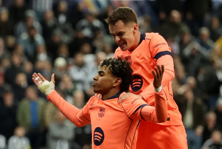 Soccer Football - UEFA Champions League - Round of 16 - First Leg - Newcastle United v FC Barcelona - St James' Park, Newcastle, Britain - March 10, 2026 FC Barcelona's Lamine Yamal celebrates their first goal with Marc Casado REUTERS/Scott Heppell