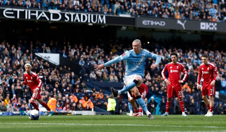 एक्शन में एर्लिंग हालैंड।