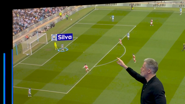 Man City midfielder Bernardo Silva dropped back to carry the ball out of goal kicks