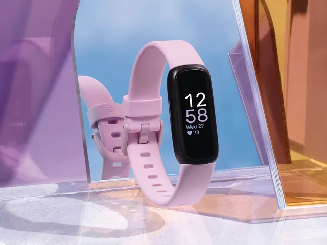 Fitbit Inspire 3 in front of the mirror