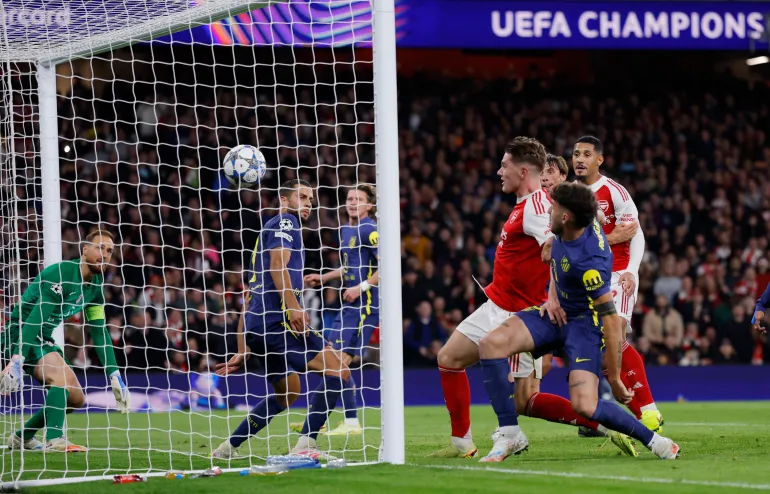Arsenal's Viktor Gyokeres scores their fourth goal