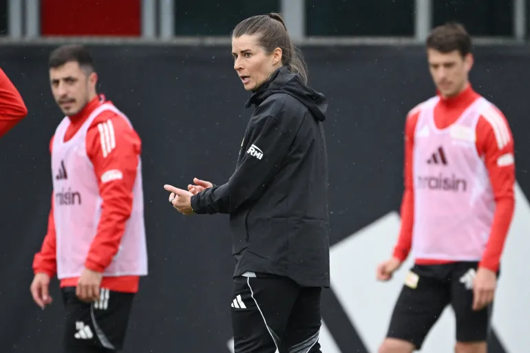 Soccer Football - 1. FC Union Berlin Training - Interim coach Marie-Louise Eta leads training session - Union Berlin Training Ground, Berlin, Germany - April 14, 2026 1. FC Union Berlin interim coach Marie-Louise Eta during training as Bundesliga's first female coach REUTERS/Annegret Hilse