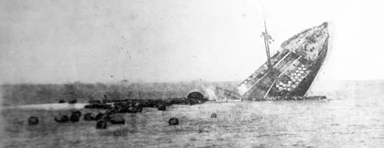 German_U-boat,_U-35,_sinking_the_French_steamer,_Herault,_off_Spain,_1916_(32416175403)-1777774786