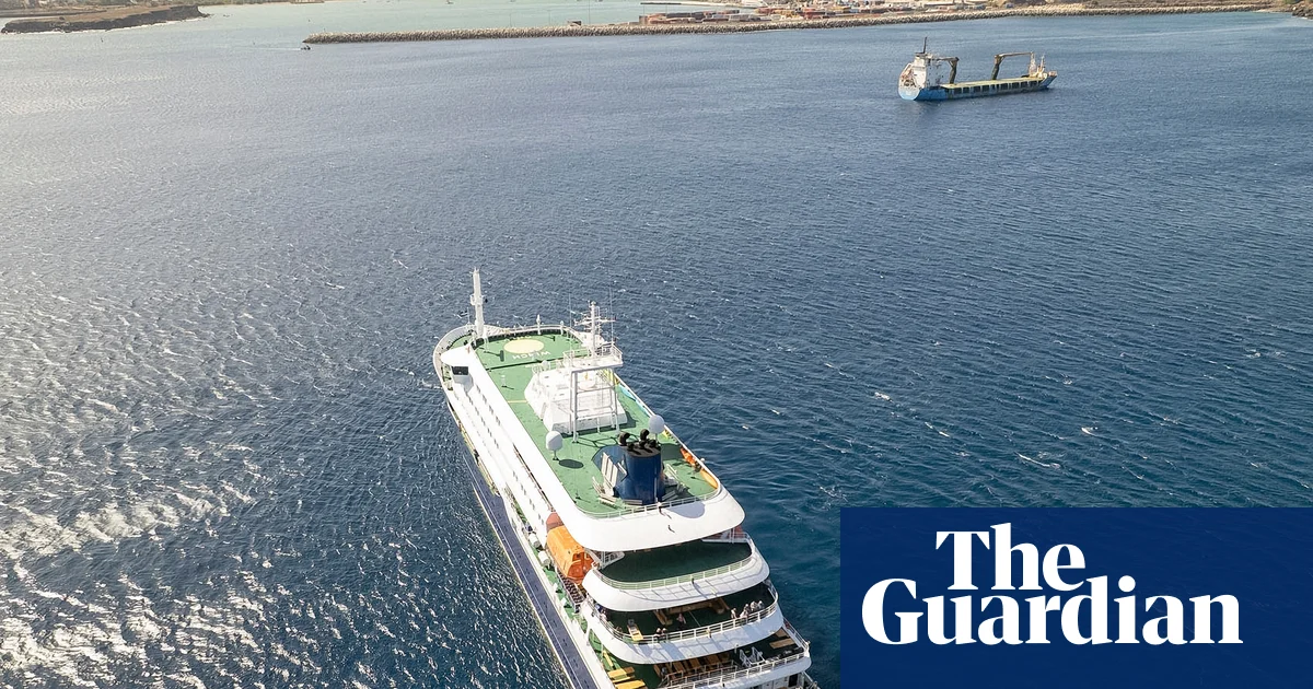 British crew member in urgent need of medical care amid suspected hantavirus outbreak on cruise ship | water transport