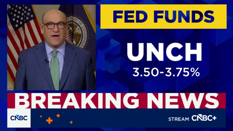 फेड ने फंड दर अपरिवर्तित छोड़ी, FOMC ने चार असहमतियां देखीं